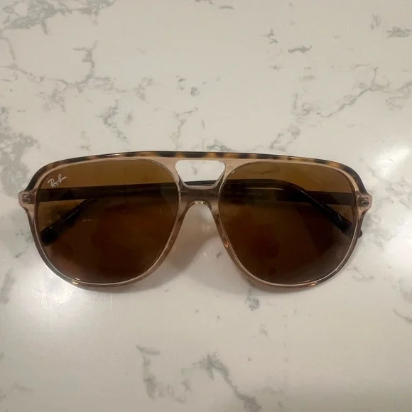 Ray-Ban Tortoise Shell Sunglasses with Black Case - Picture 2 of 8